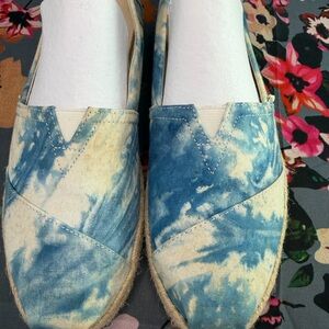 💙Toms Blue and Cream Espadrilles